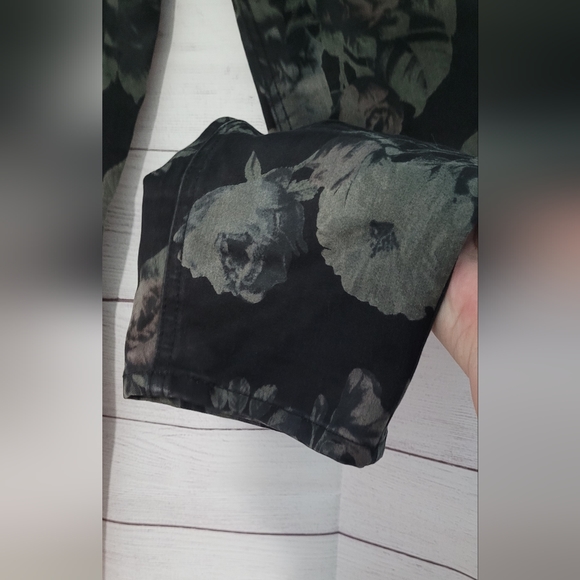 Nwot Material Girl sz 15 black soft lightweight floral stretch jeans - Picture 7 of 11